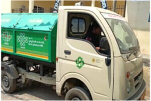 https://swachhamevajayate.com/wp-content/uploads/2023/06/1.ಆತ್ಮವಿಶ್ವಾಸದಿಂದ-ಸ್ವಚ್ಛ-ವಾಹಿನಿ-ಚಲಾಯಿಸುತ್ತಿರುವ-ಶ್ರೀದೇವಿ-300x200.jpeg